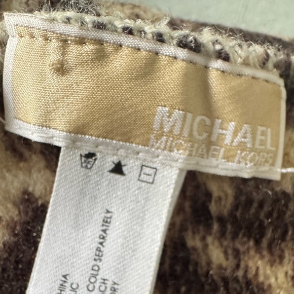 Michael Michael Kors ROCHELLE Animal Printed Infinity Scarf - Picture 4 of 6